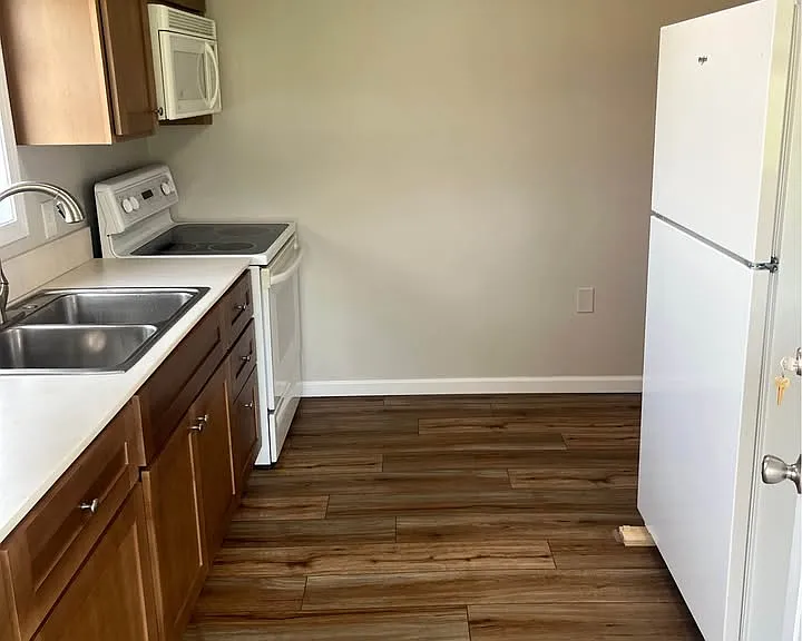 2428 Princeton Rd — Photo 3