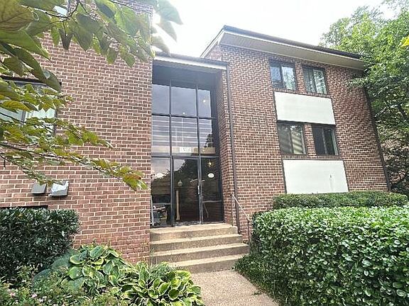 2nd image of 1528 Northgate Sq APT 2C
