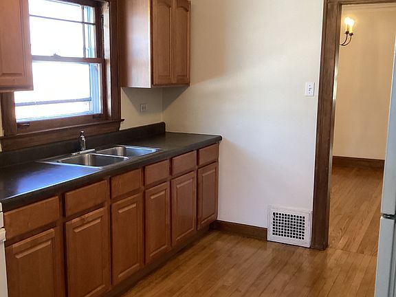 3rd image of 1015 W Hillgrove Ave APT 1