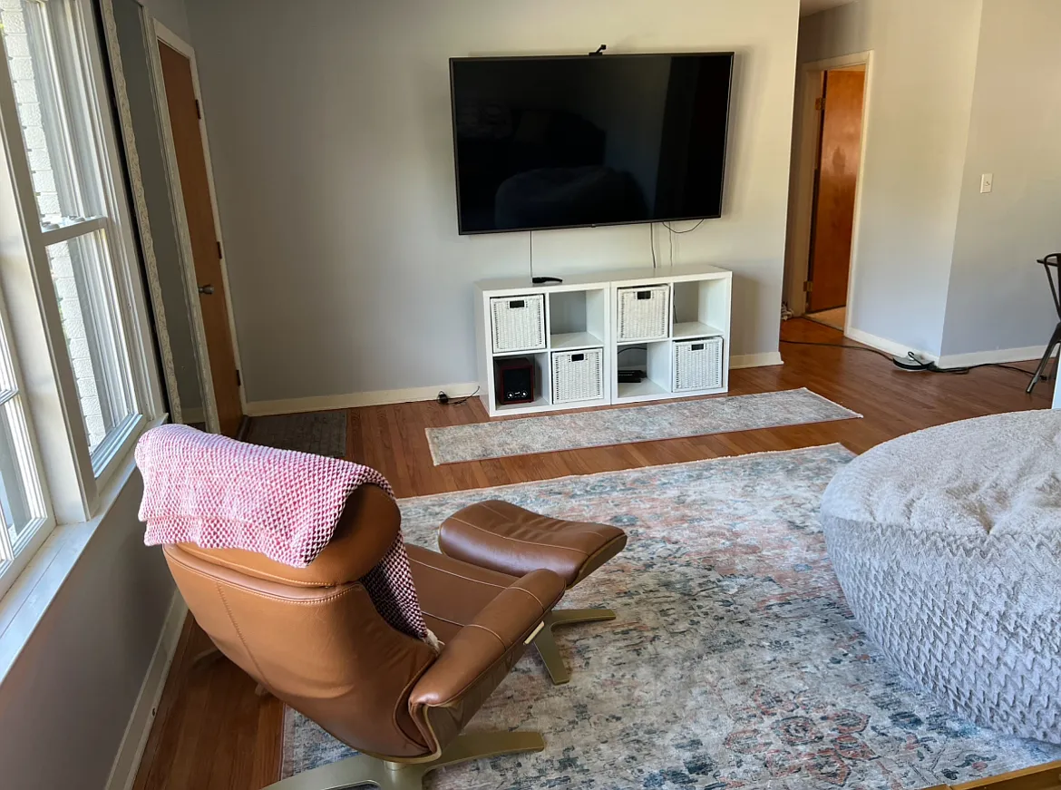 3 bed, 1.5 bath, 2400 sqft, $2,100 — Photo 4