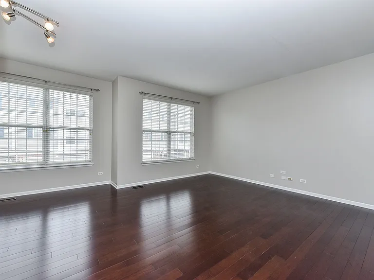554 Declaration Ln — Photo 2