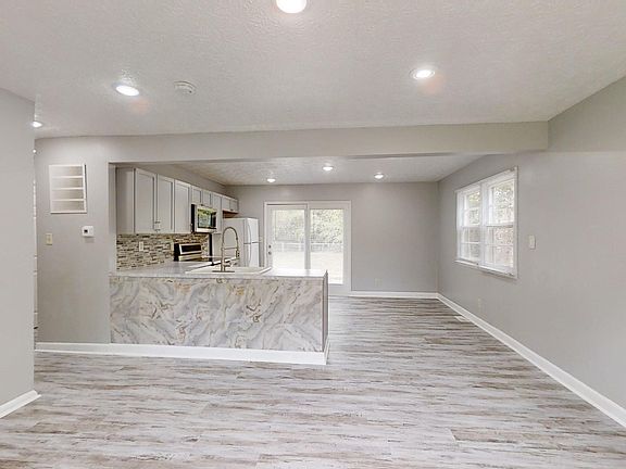 3rd image of 3630 N Irvington Ave