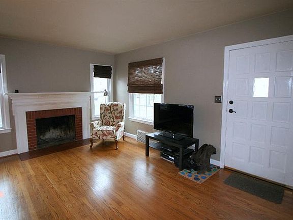 4th image of 1435 Kensington Dr