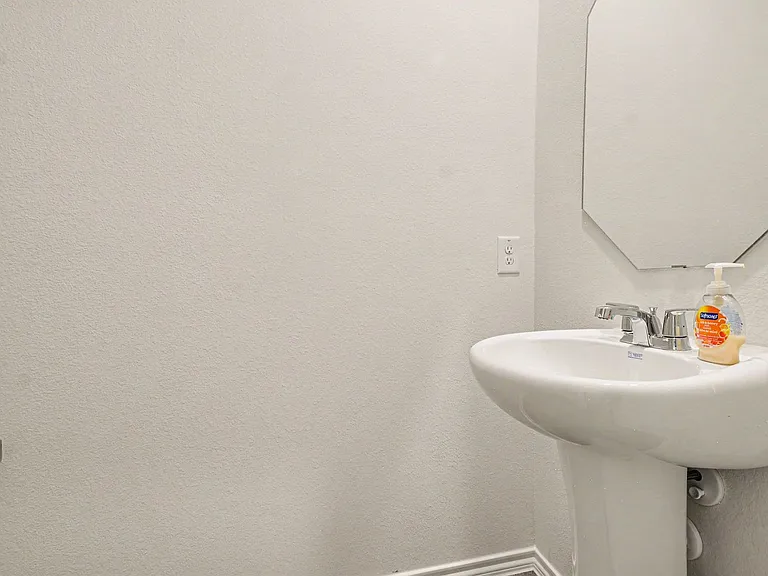 125 Arbor Dr — Photo 12
