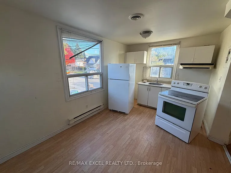 515 Warden Ave #UPPER — Photo 11