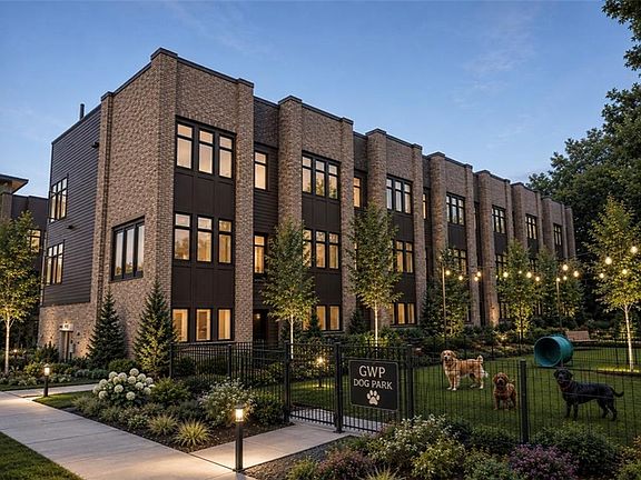 3rd image of 585 Parkview Way SW