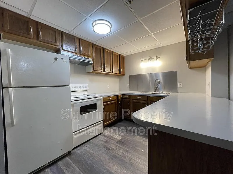 2 bed, 1.0 bath, 900 sqft, $995 — Photo 1