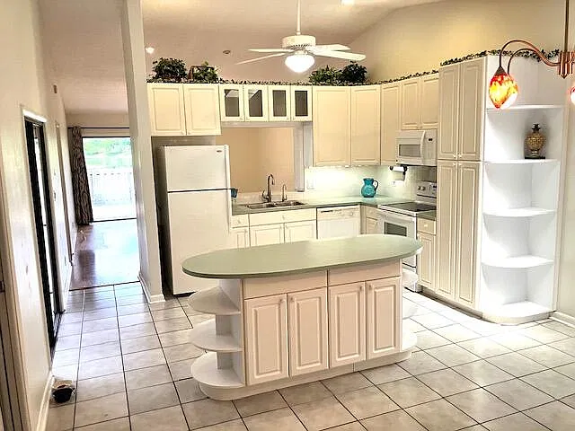 3 bed, 2.0 bath, 1486 sqft, $2,800 — Photo 4