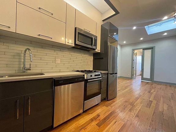 3rd image of 36 Belvidere St #2R