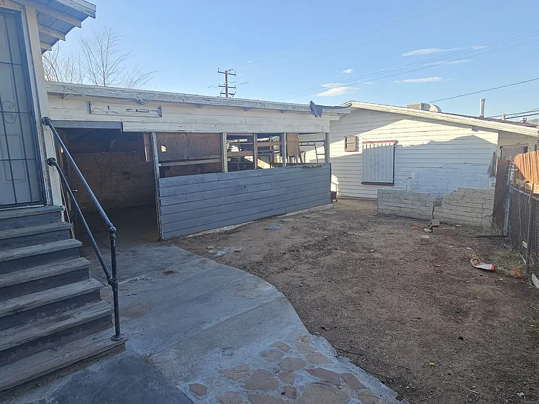 225 E Fredricks St — Photo 22