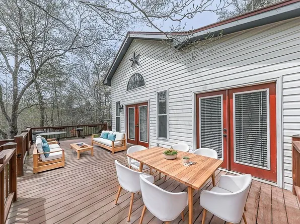 144 Banner Cir, Ellijay, GA 30540