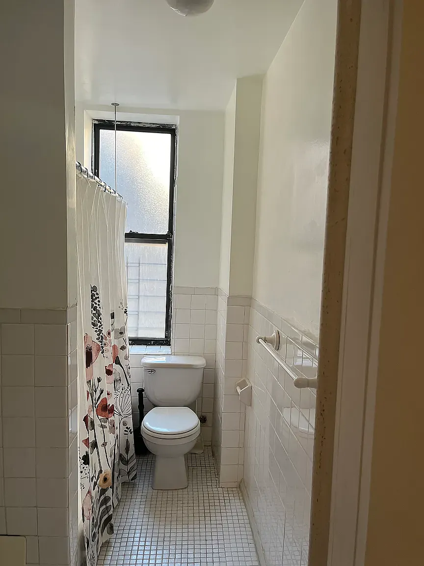 1172 Anderson Avenue — Photo 4