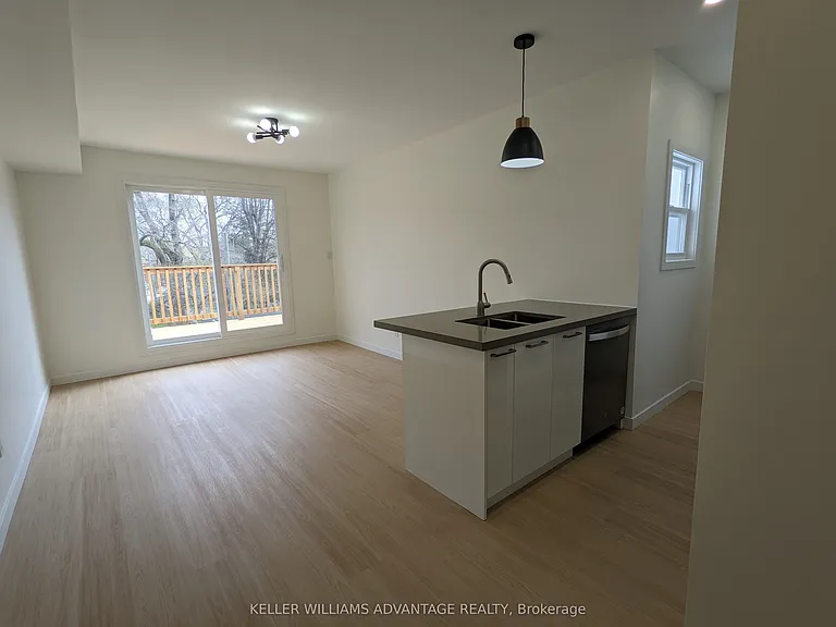 113 Woodbine Ave #UPPER — Photo 2