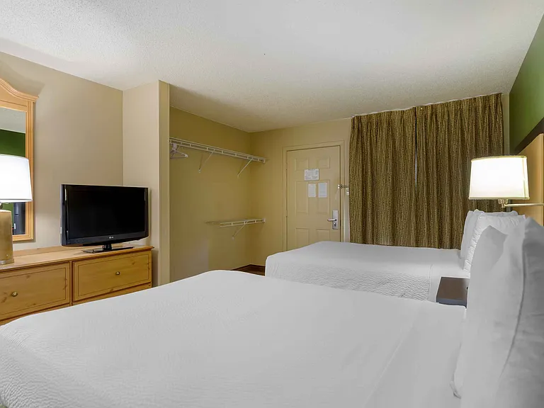 Studio Suite - 2 Full Beds