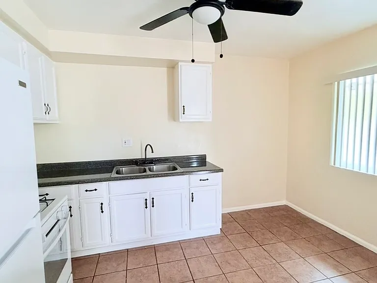 810 W Duarte Rd #131 — Photo 4
