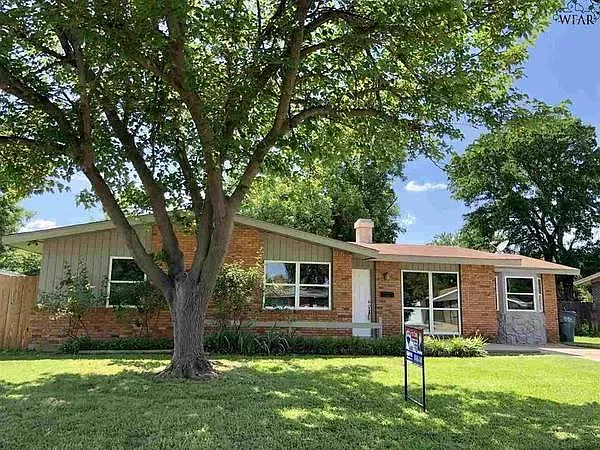 4604 Stanford Ave — Photo 3