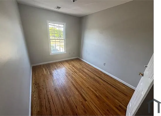 303 3rd St #2F — Photo 2