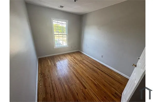 Building Photo - 303 3rd St #2F