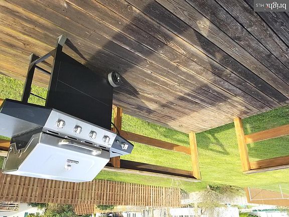 Exterior (Rear) 10X12