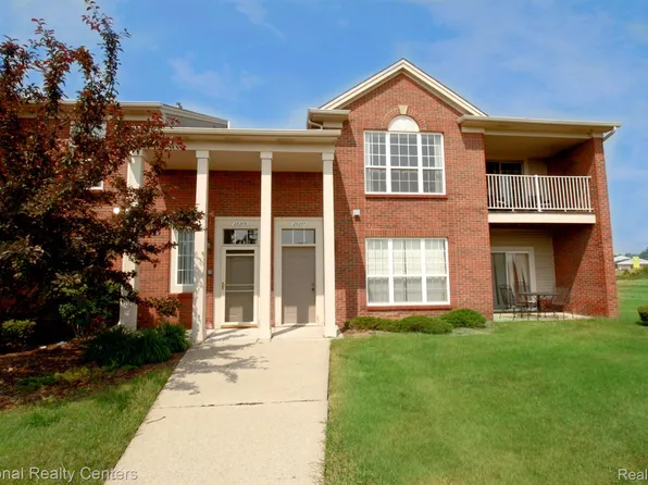 28209 Aurora Ln, Chesterfield, MI 48051