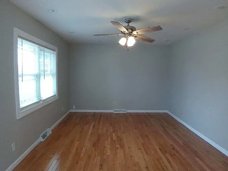 1805 Denton St — Photo 2