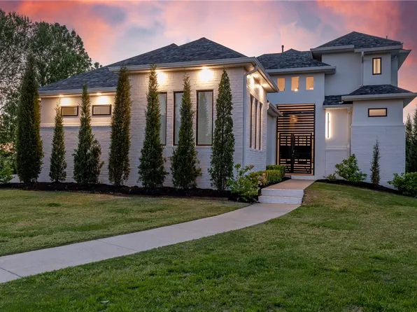 203 Cascade Cir, Cave Springs, AR 72718
