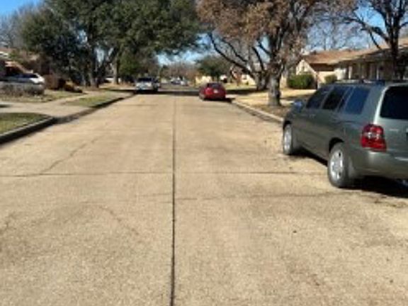 Exterior Neighborhood (street photo)