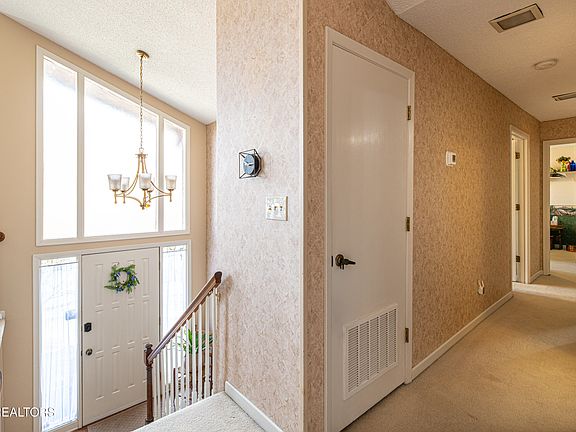 3rd image of 9924 Sierra Vista Ln