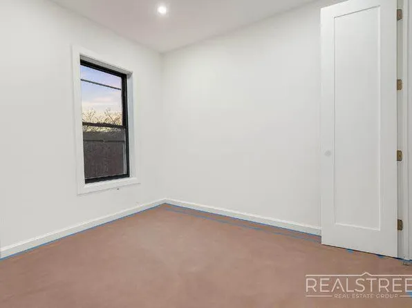 375 Madison Street image 4 of 5