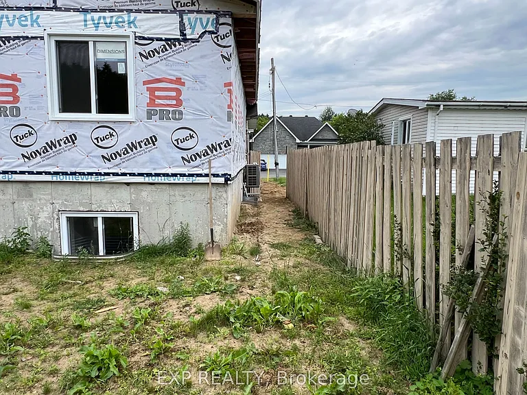 18C Hebert St — Photo 4