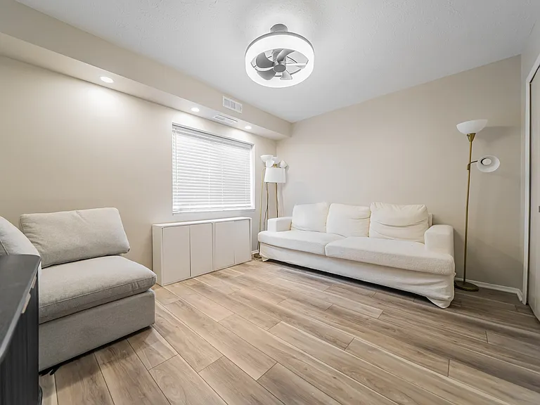 Huntington Green Apartments — Photo 51