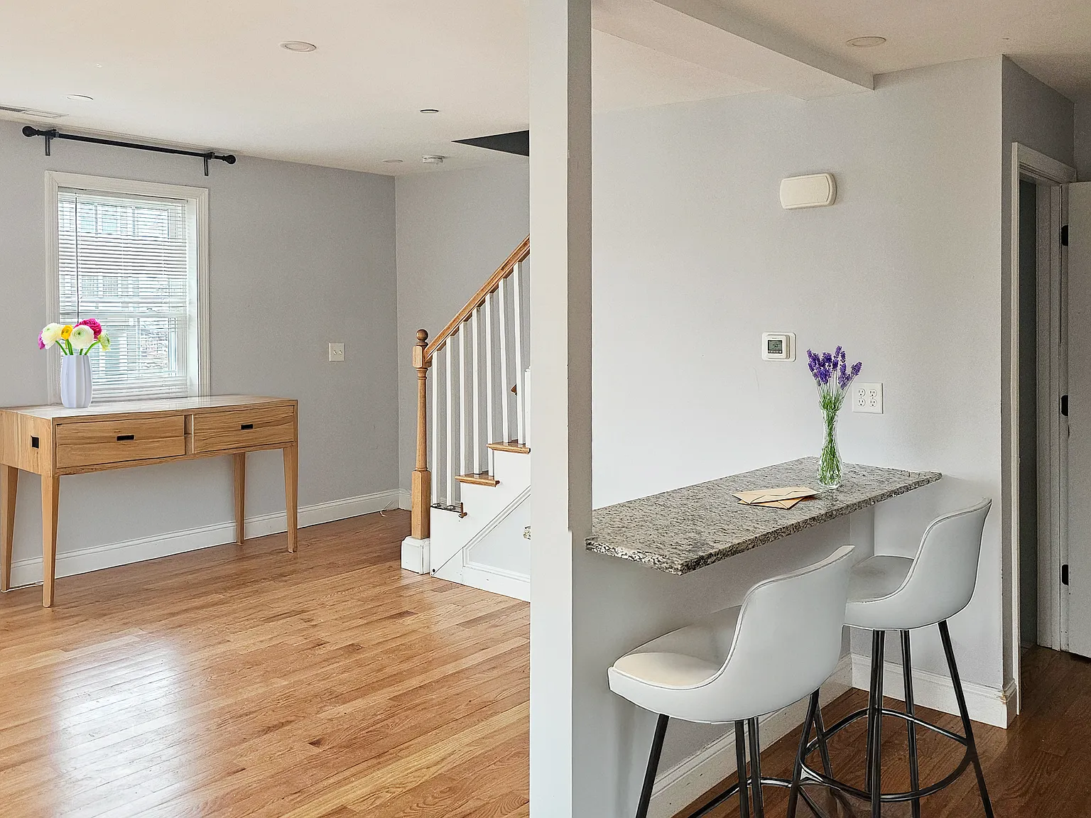 3 bed, 1375 sqft, $3,100 — Photo 3
