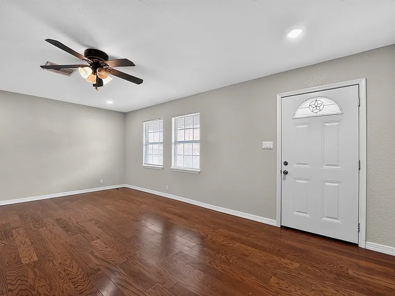 3002 Tanglebriar Dr — Photo 4