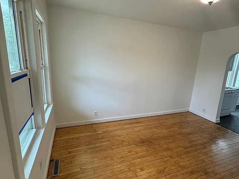2538 Schrage Ave #LF — Photo 10