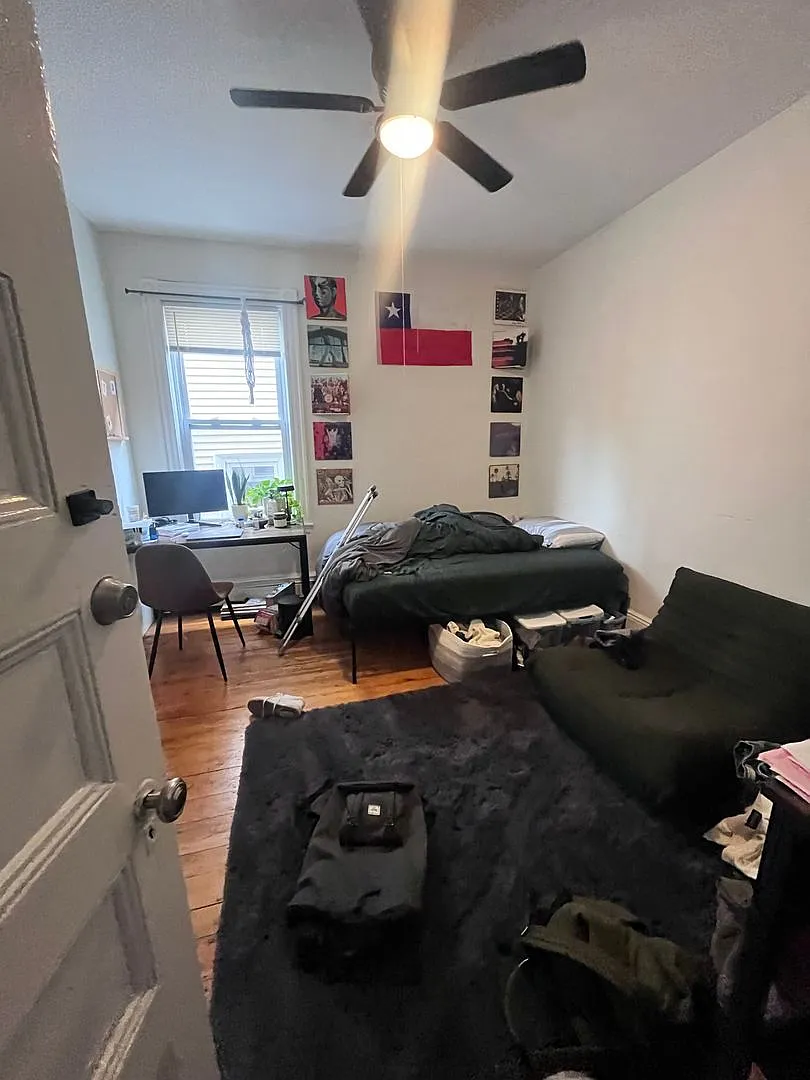 Large 5 Bed / 2 Bath Mission Hill Apartment w/ In-Unit Laundry — Photo 3