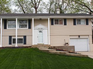 2S211 Ivy Ln, Lombard, IL 60148