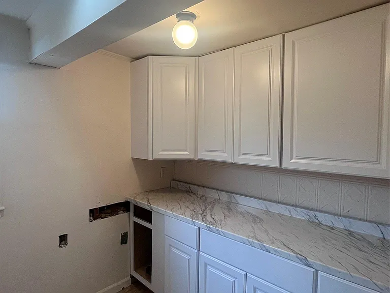 348 E Beech St #LOWER — Photo 6