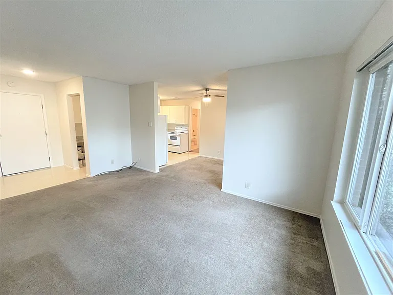 1815 NE 15th Ave — Photo 3