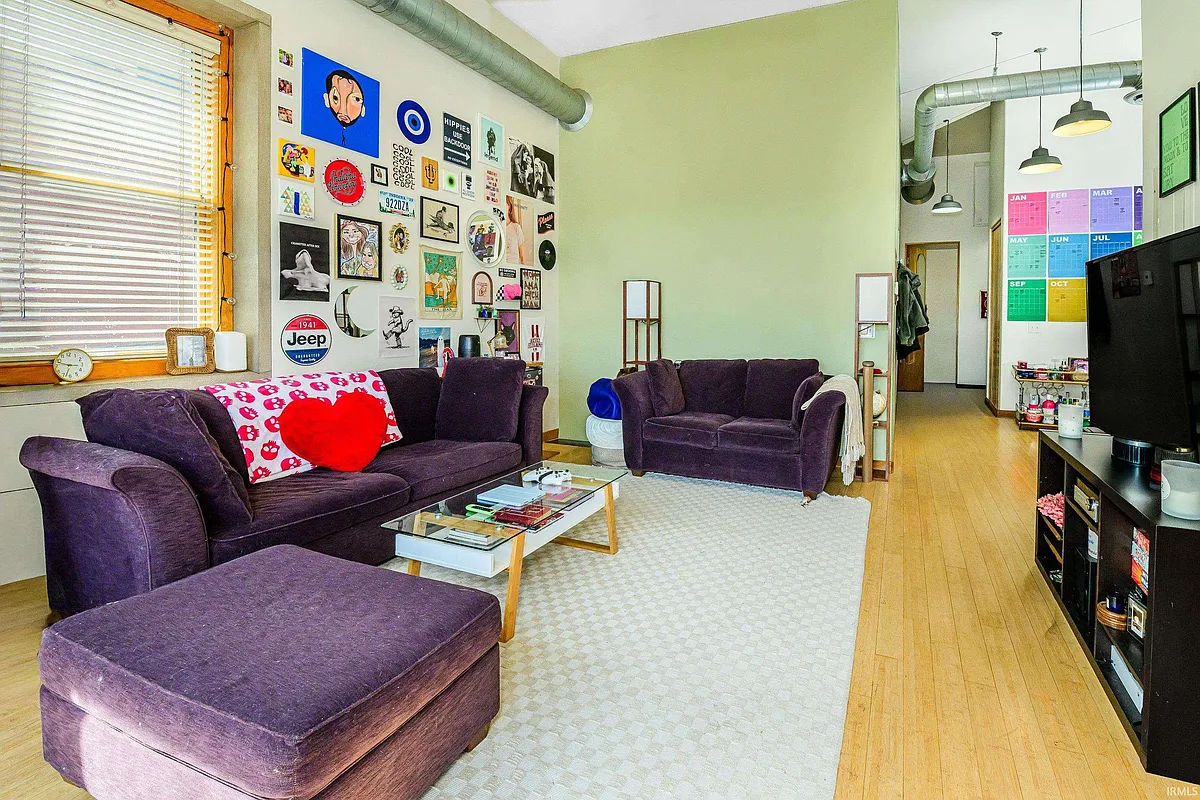 Building Photo - 213 N Walnut St #1-3-4
