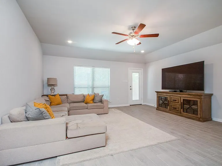 2911 Teak Dr — Photo 8