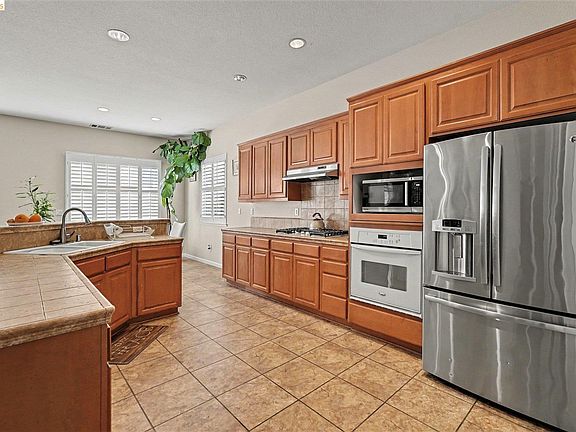 3rd image of 161 Monet Dr