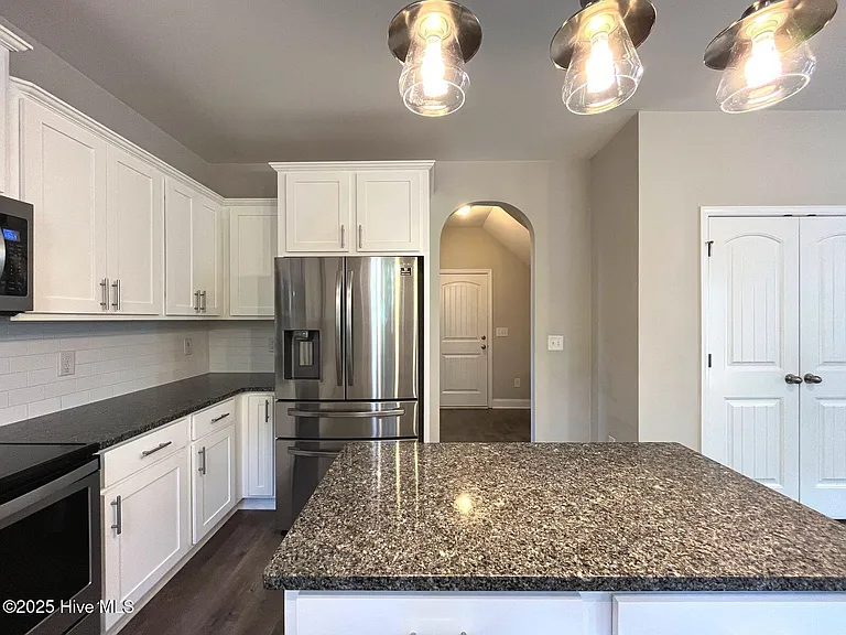 188 Sandy Springs Rd — Photo 17