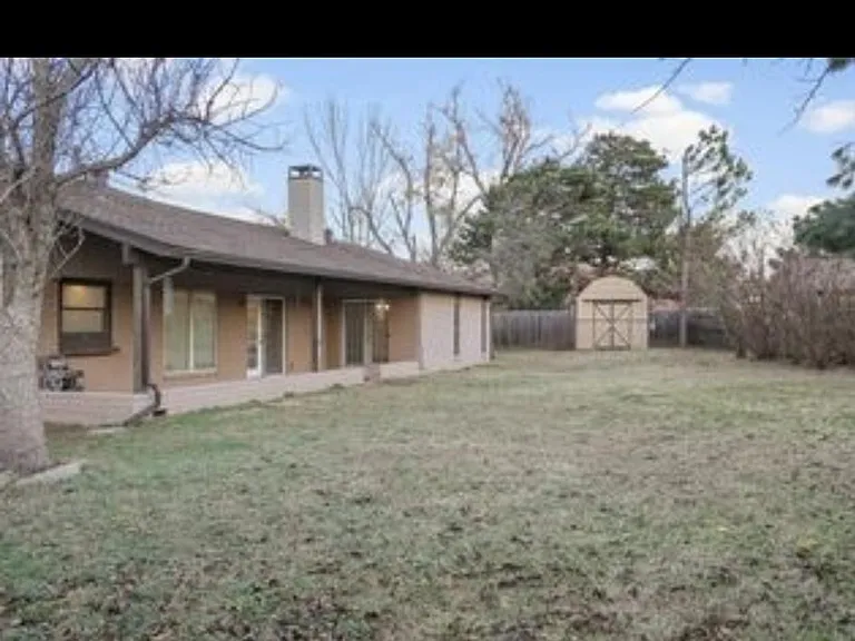 7628 Lippert Ln — Photo 5