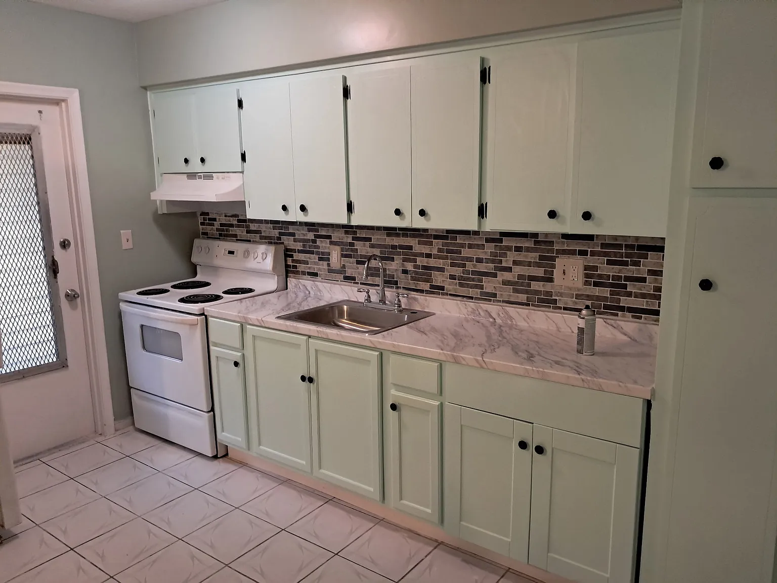 1 bed, 700 sqft, $1,400 — Photo 3