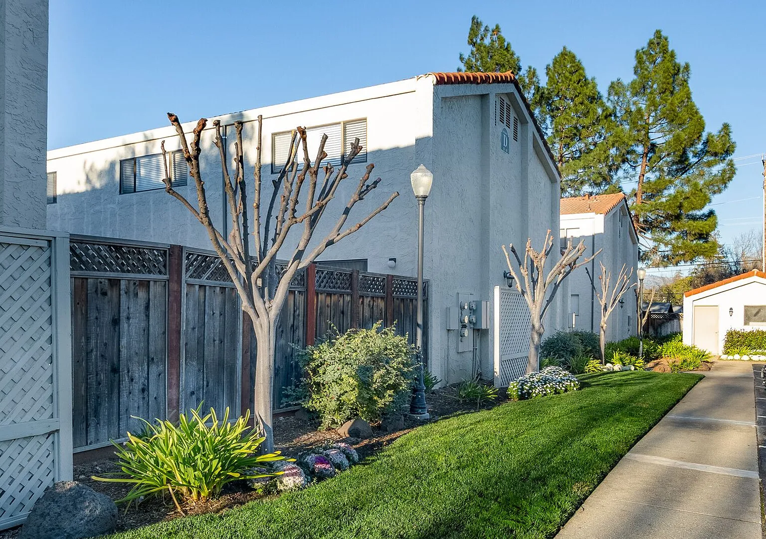 Townhome Style Apartments 2 or 3 Bedrooms all with 1.5 Bathrooms — Photo 3