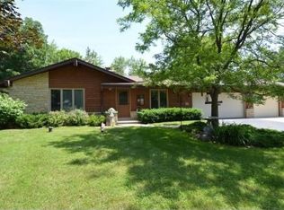 5680 S Summit Ln, New Berlin, WI 53146