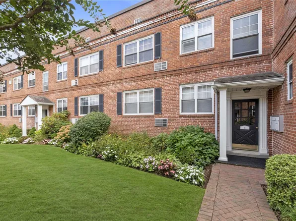 51 Lincoln Avenue #E1, Rockville Centre, NY 11570