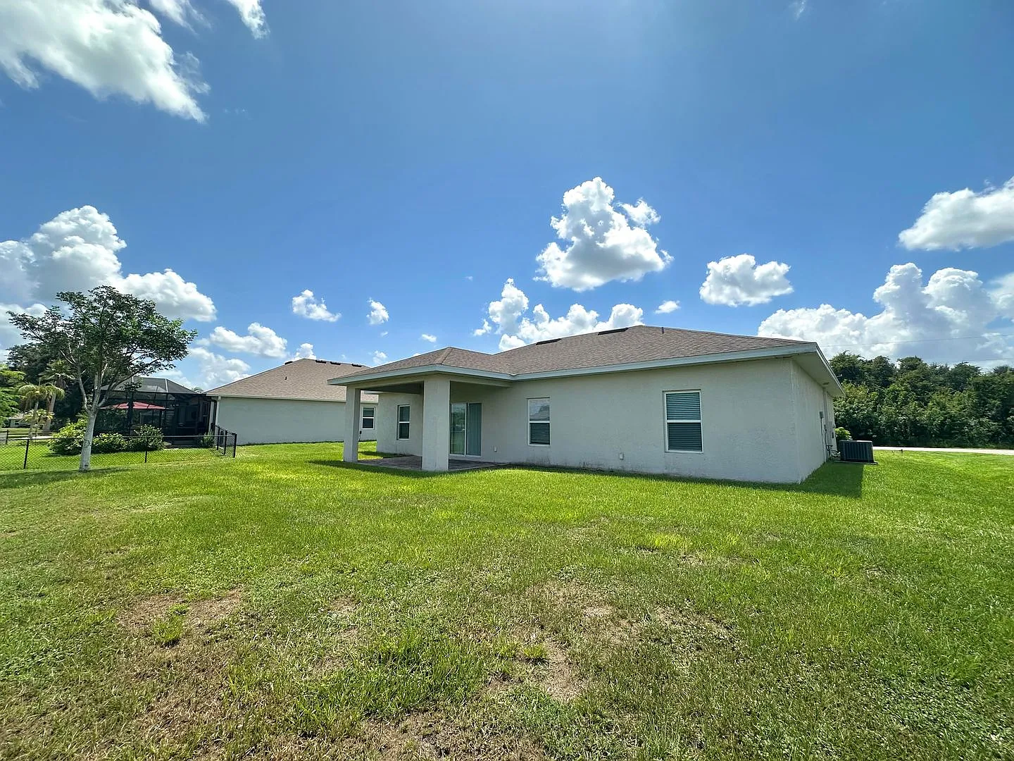 3 Bed + Den with 2 Baths & 2 Car Garage in Deep Creek! — Photo 3