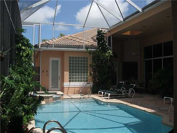 4th image of 10782 Greenbriar Villa Dr