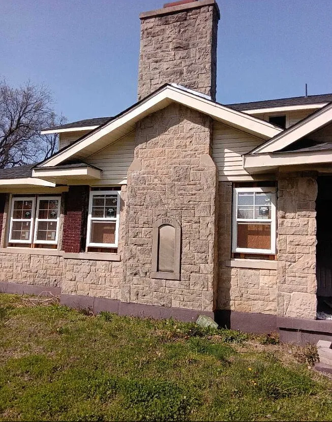 4 bed, 1.0 bath, 213 sqft, $2,000 — Photo 2